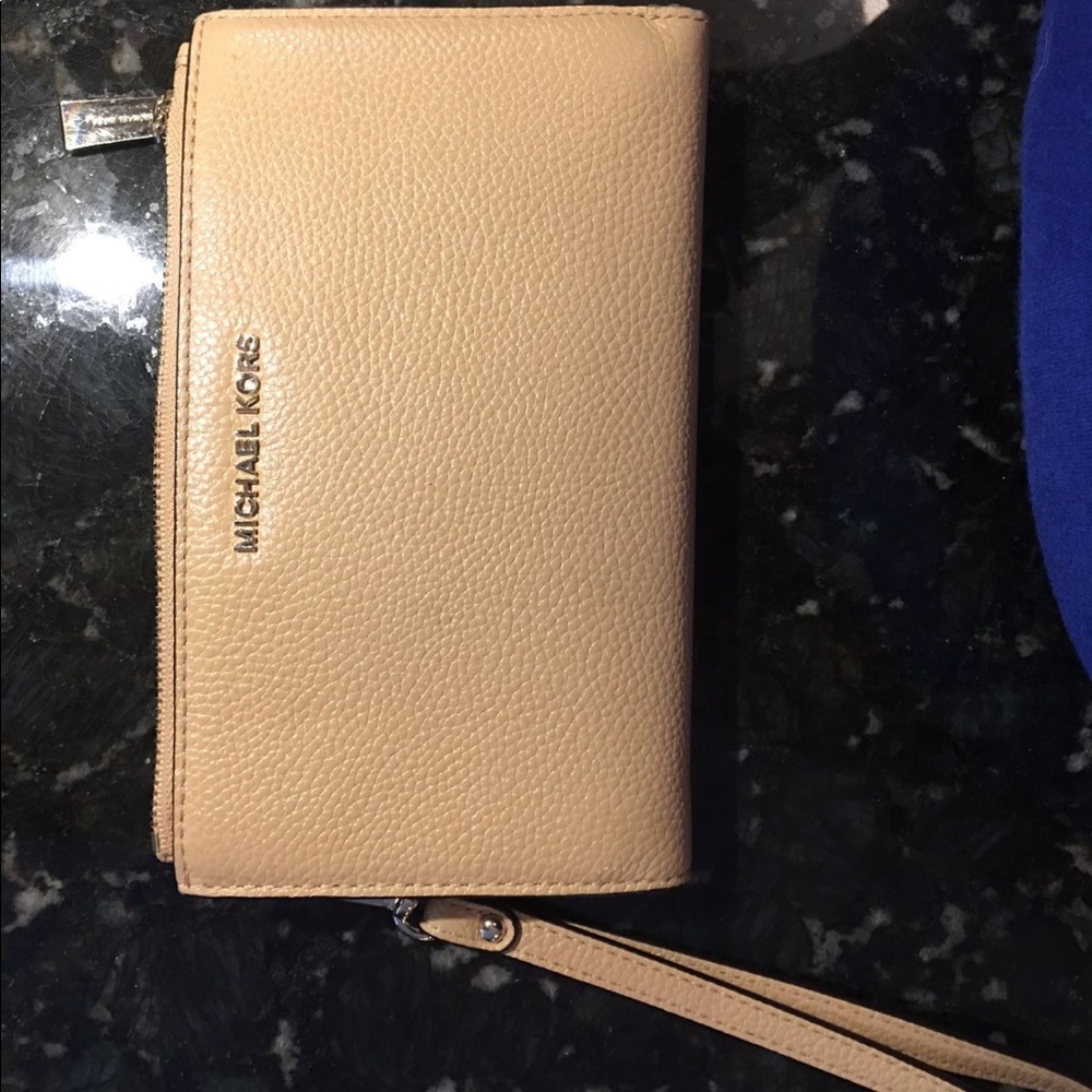 Micheal Kors Wristlet